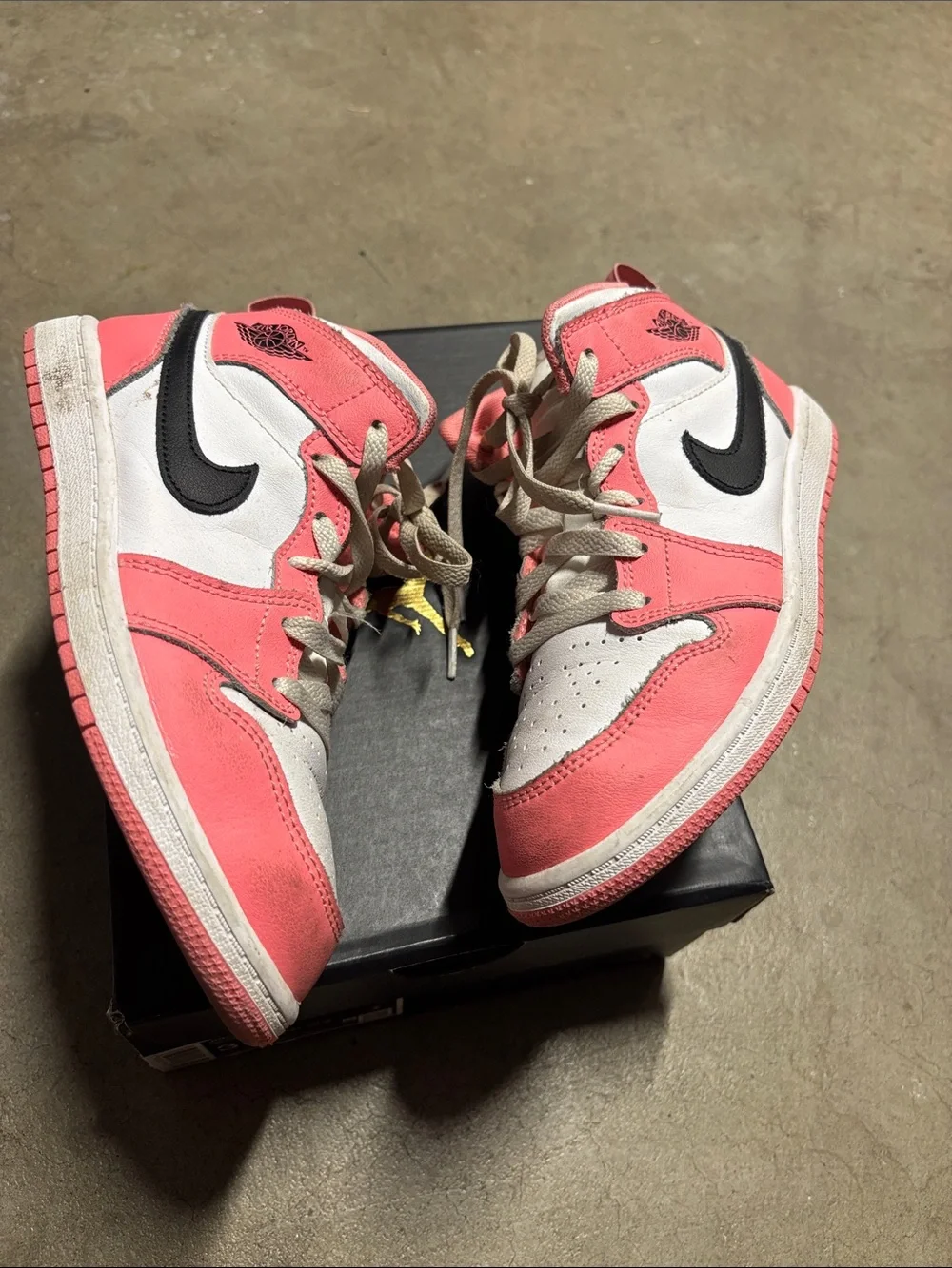 Nike Jordan 1 Mid shoes